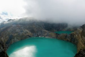 Flores - jezera Kelimutu